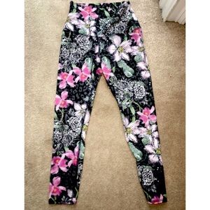 Adorable Floral Black Cheetah Print Leggings sz S